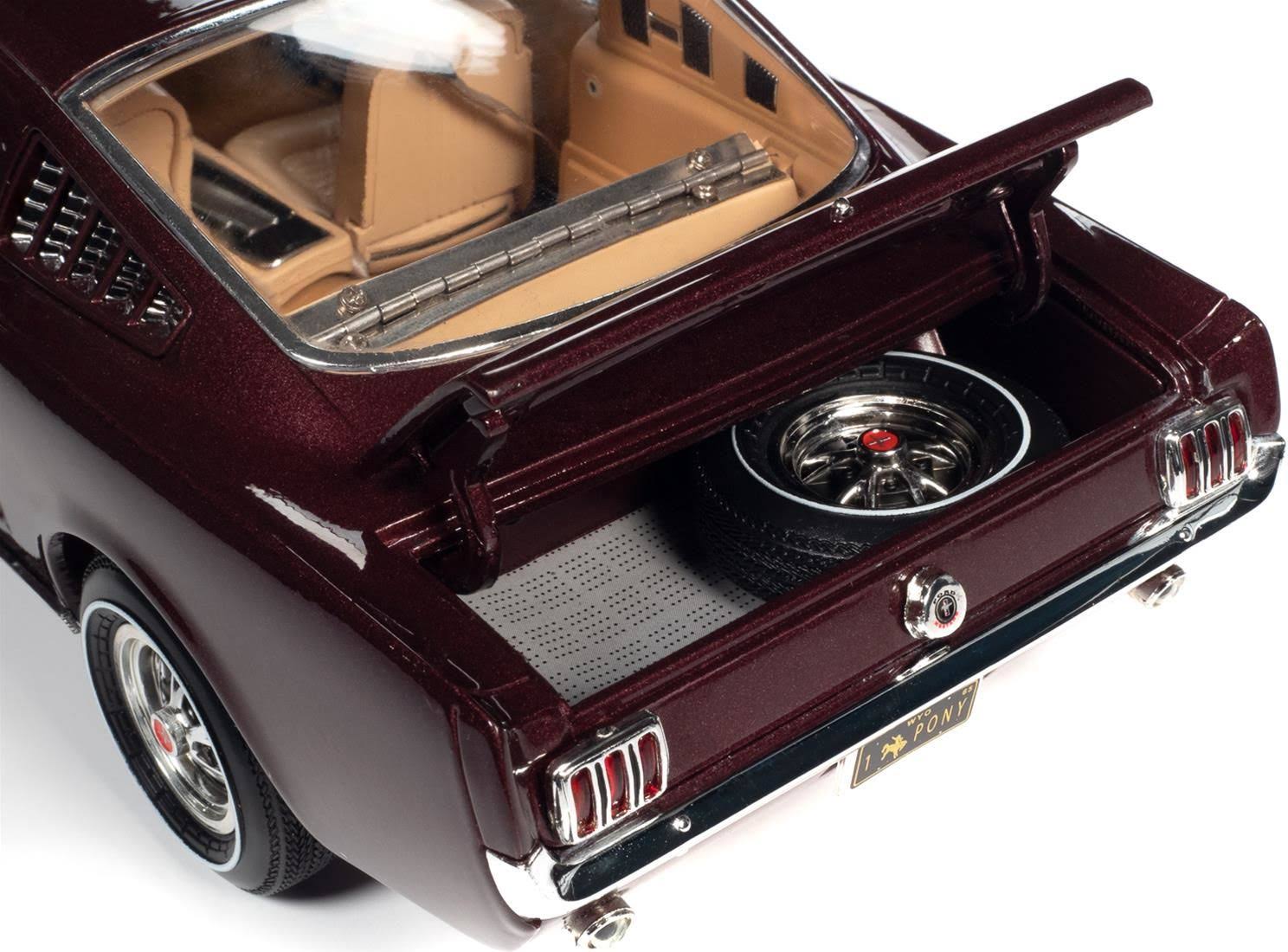 1:18 Scale 1965 Ford Mustang 2+2 Diecast Model Y741378