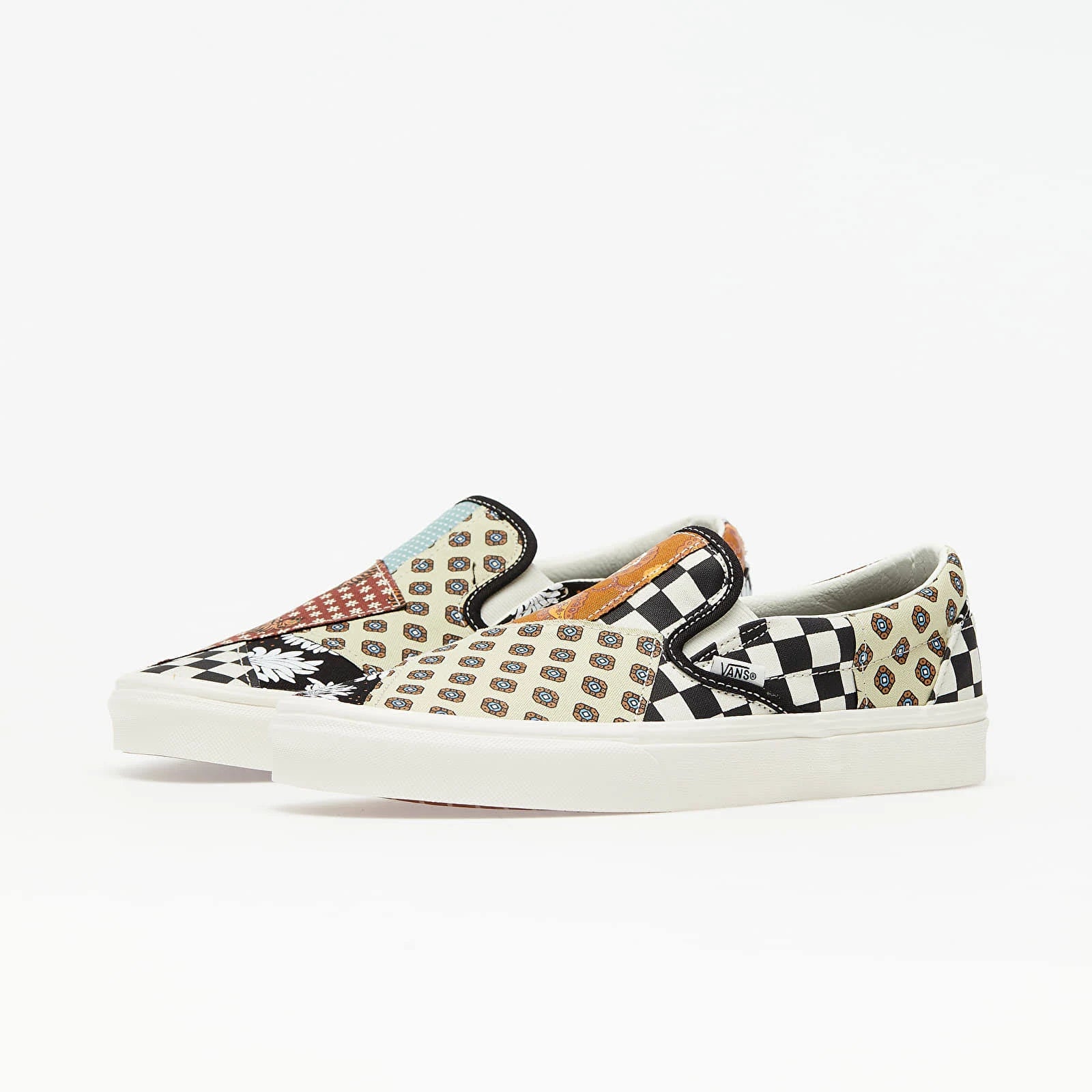 Black/True White Slip-On Shoes T49088