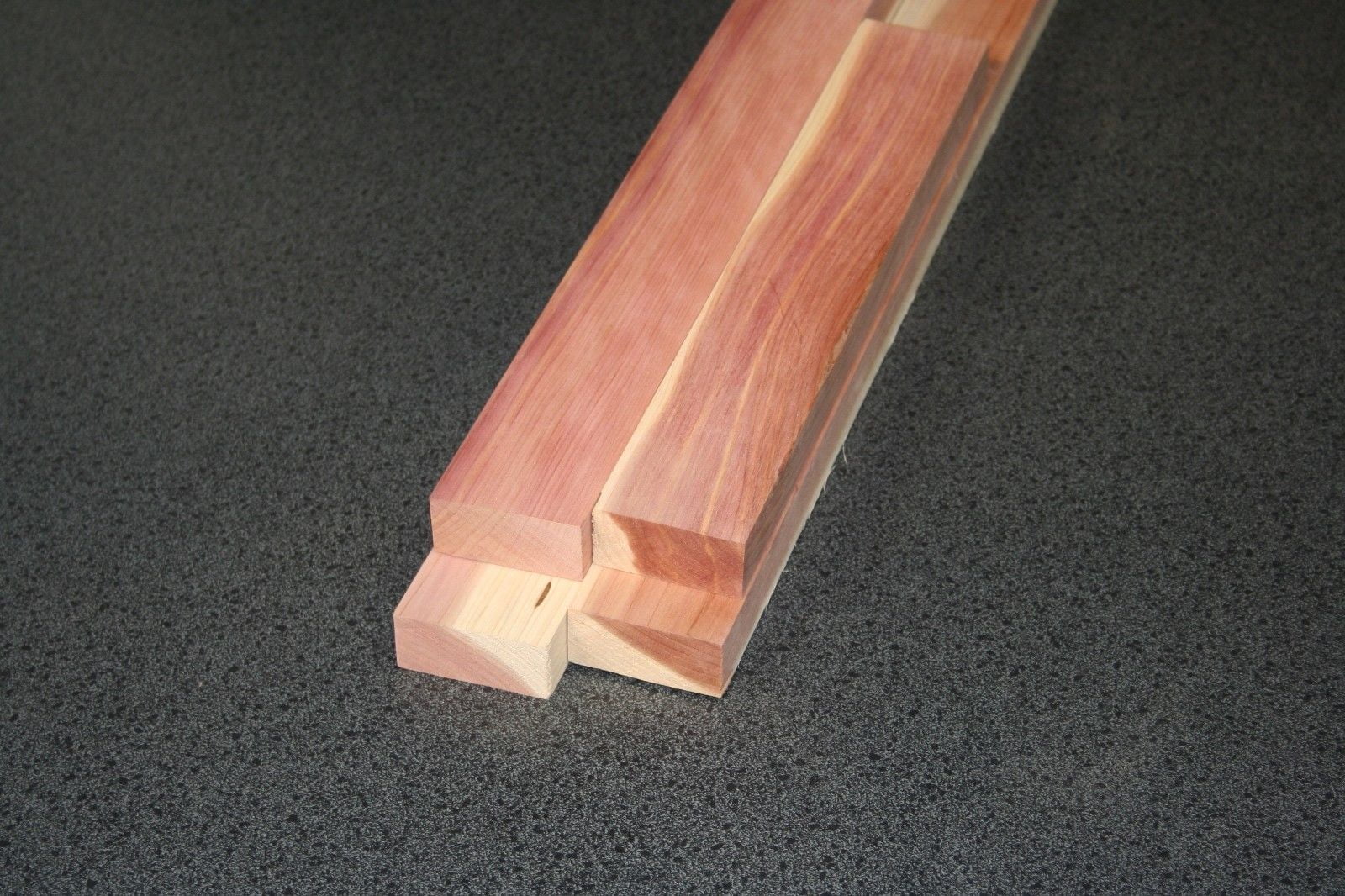 3/4" x 2" Aromatic Cedar Lumber Board (4 Pcs) I975084