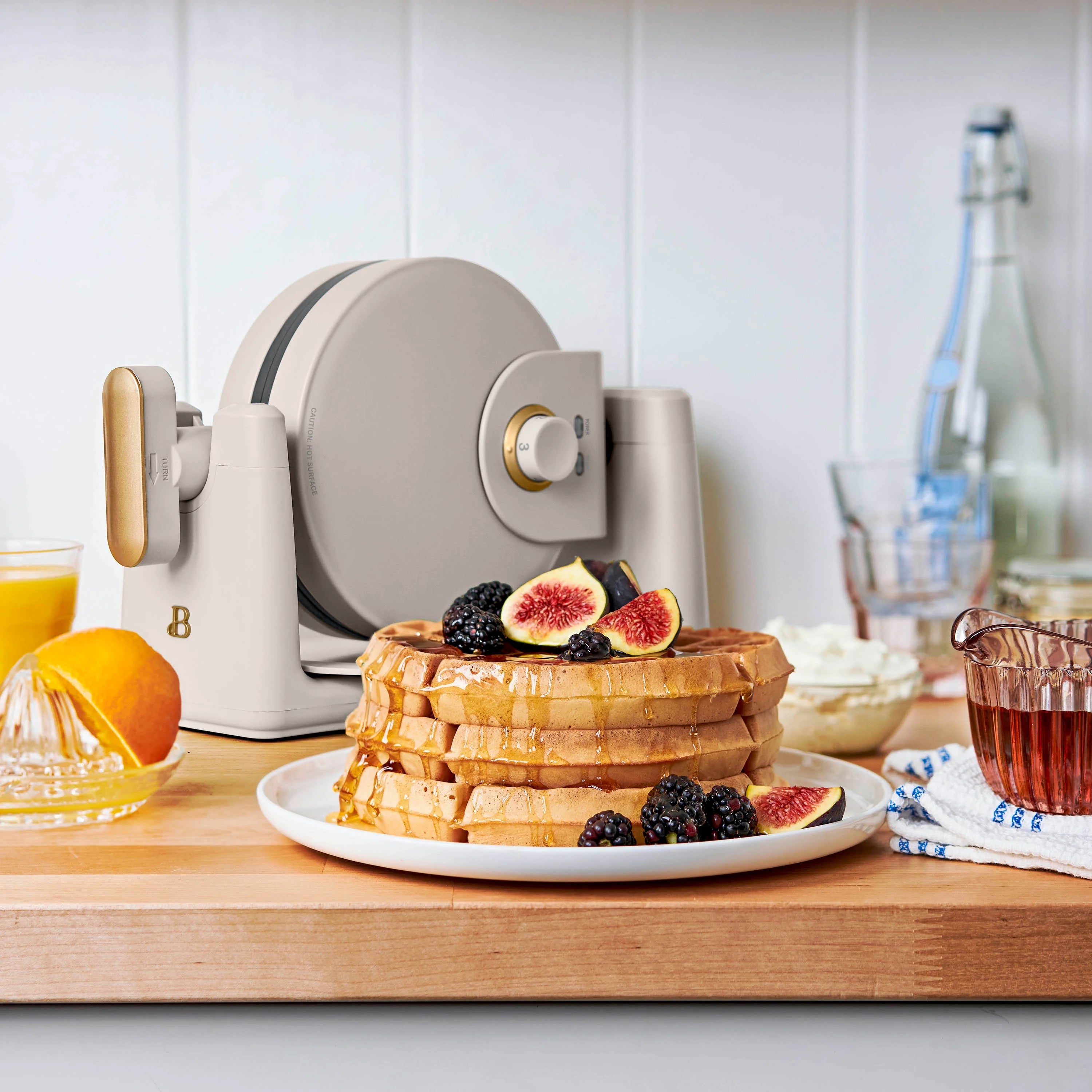 Rotating Belgian Waffle Maker B3213