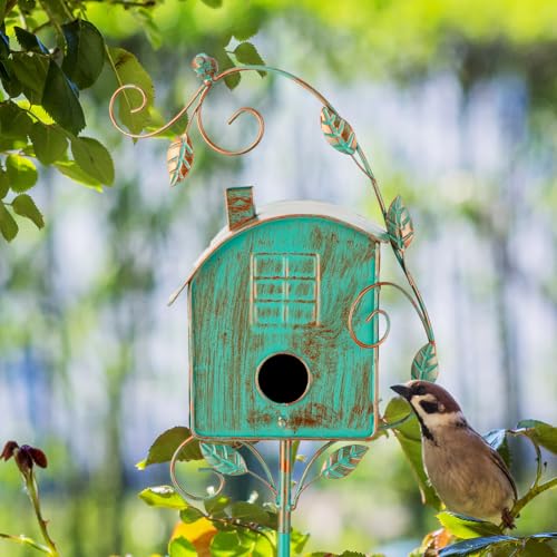 Metal Bird House with Pole S810510
