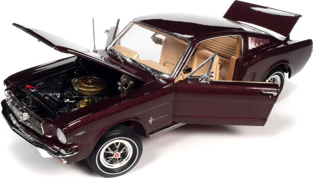1:18 Scale 1965 Ford Mustang 2+2 Diecast Model Y741378