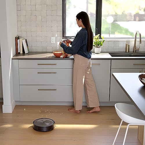 Self-Emptying Robot Vacuum Unit O81732