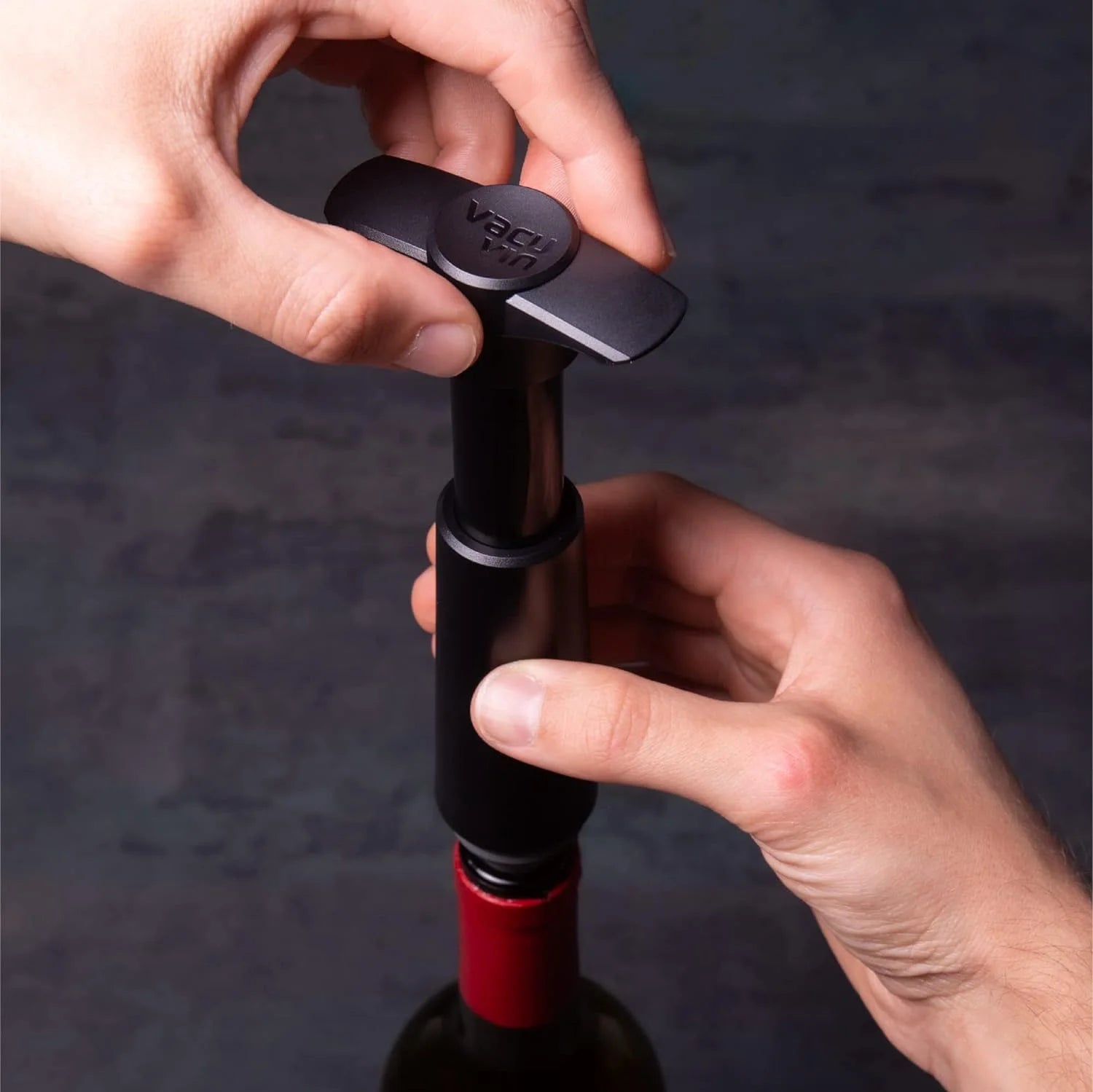Wine Saver Pump Black with 8 Stoppers C46902
