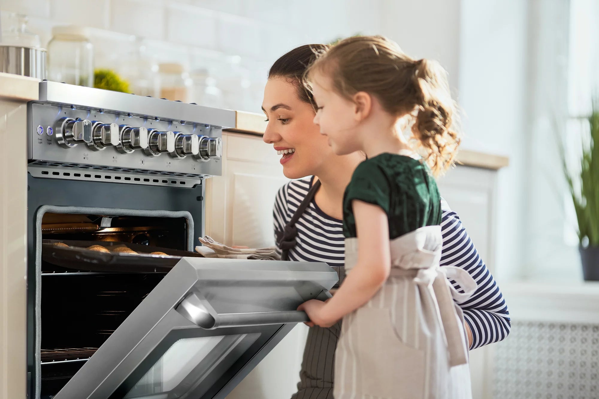 2 Piece Kitchen Appliance Package with Gas Range & French Door Refrigerator S153583