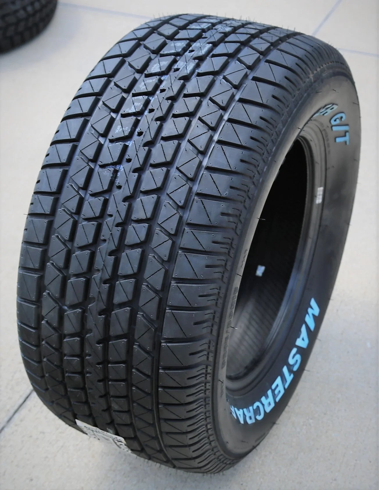 All Season P225/70R15 Passenger Tire J827