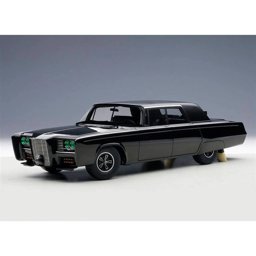 Black 1/18 Diecast Model Car R9135