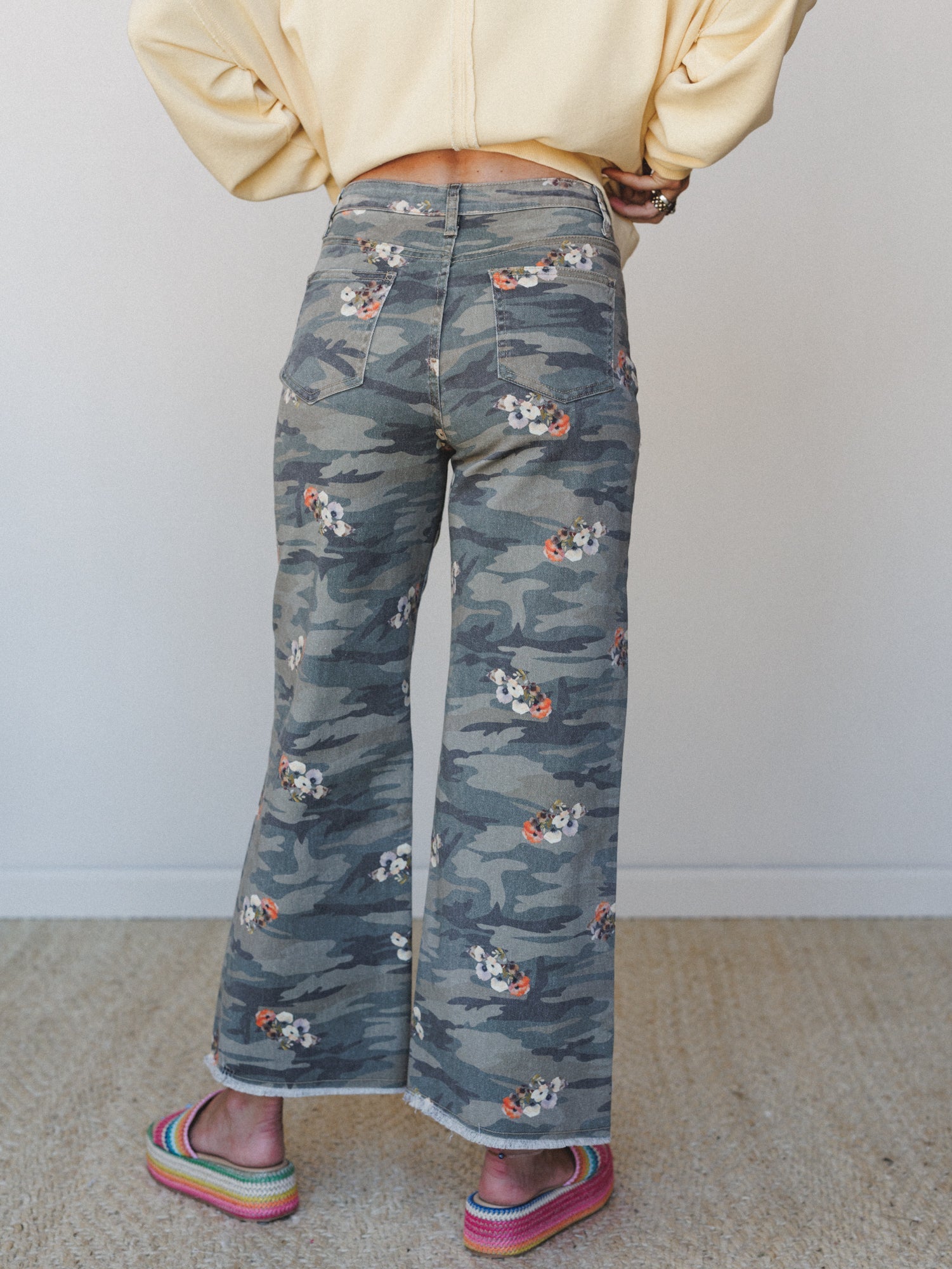 Fight for Flowers Pants - Olive