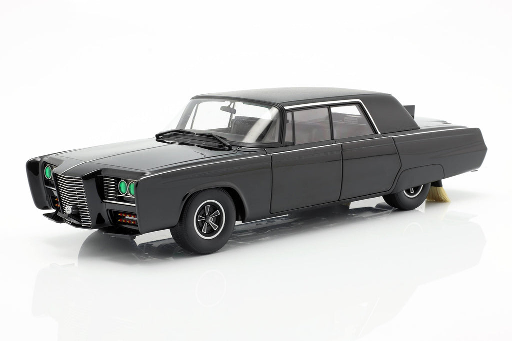 Black 1/18 Diecast Model Car R9135
