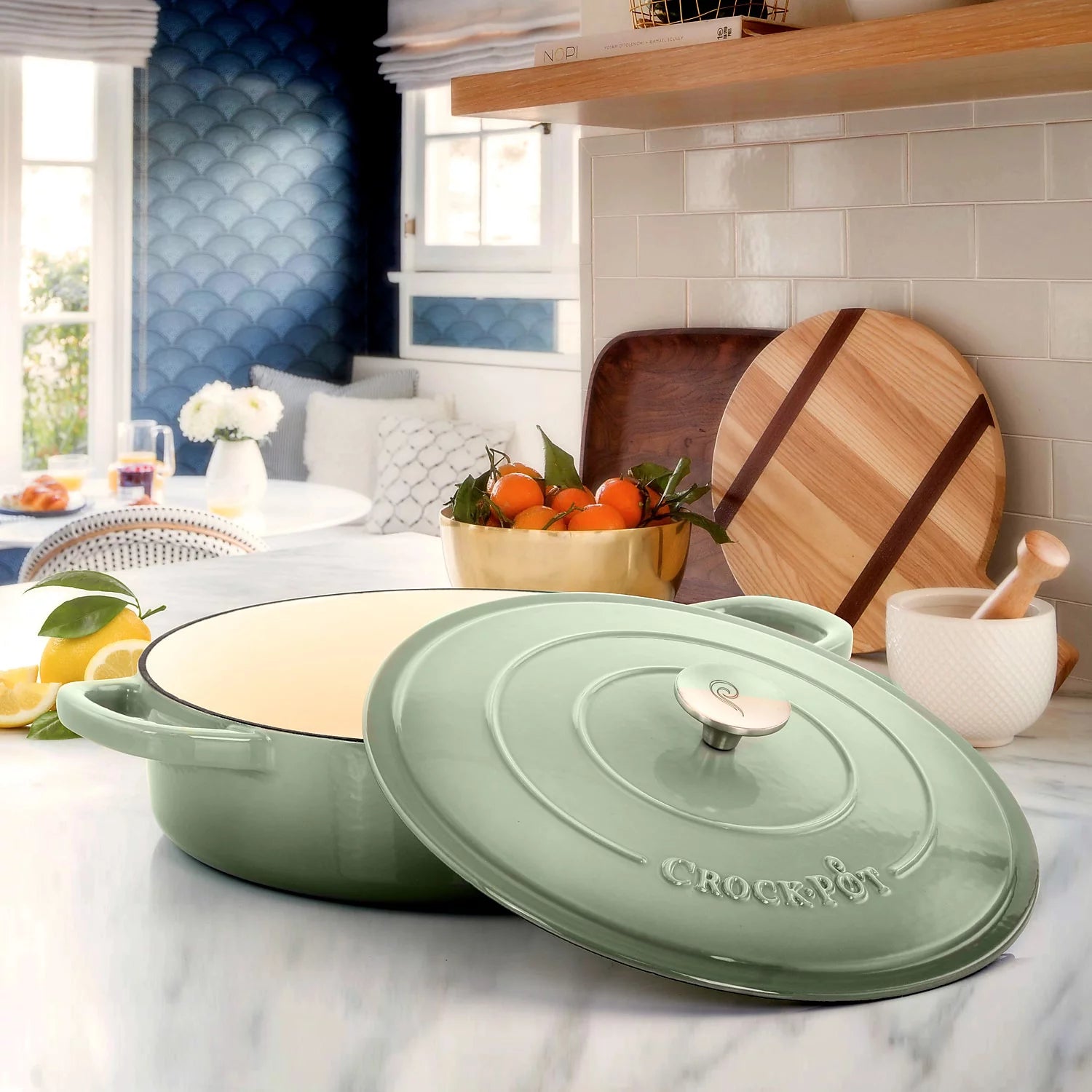 5 Quart Enameled Cast Iron Braiser Pan with Lid in Pistachio Green I294