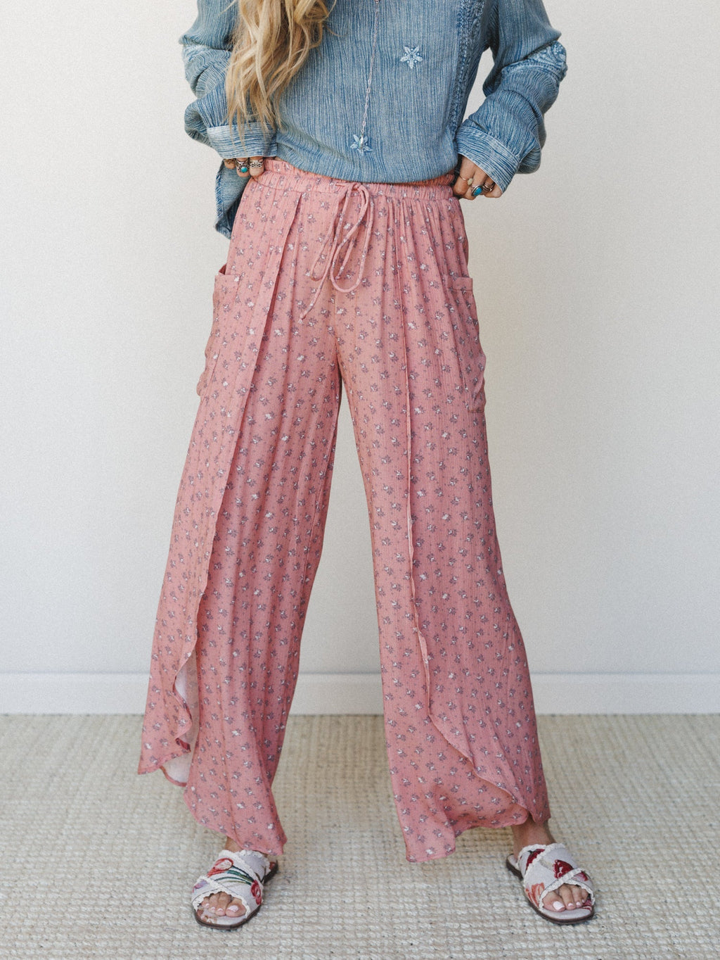 The Nest Wandering Flower Side Slit Pant - Clay