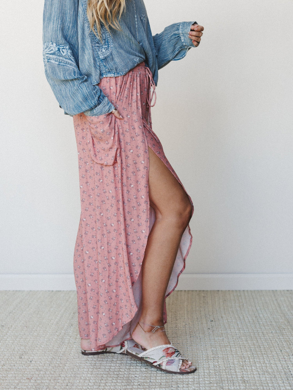 The Nest Wandering Flower Side Slit Pant - Clay