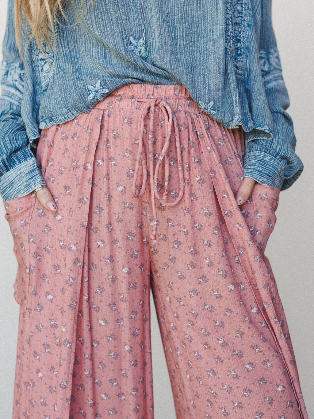 The Nest Wandering Flower Side Slit Pant - Clay